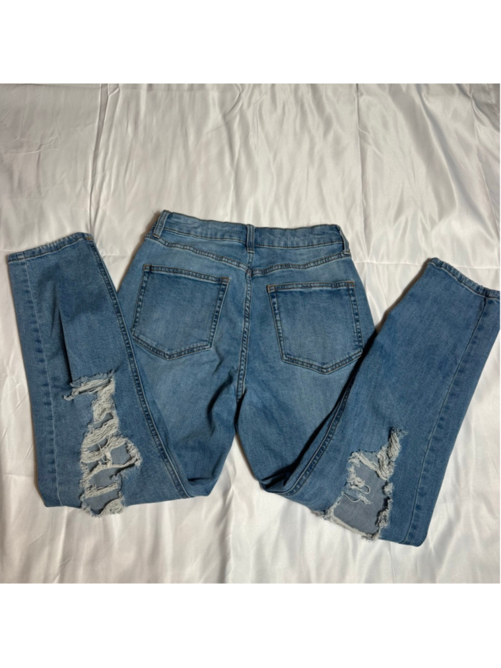 Women's Wild Fable High Rise Mom Jeans Size 4 Blue Distressed - Picture 6 of 7